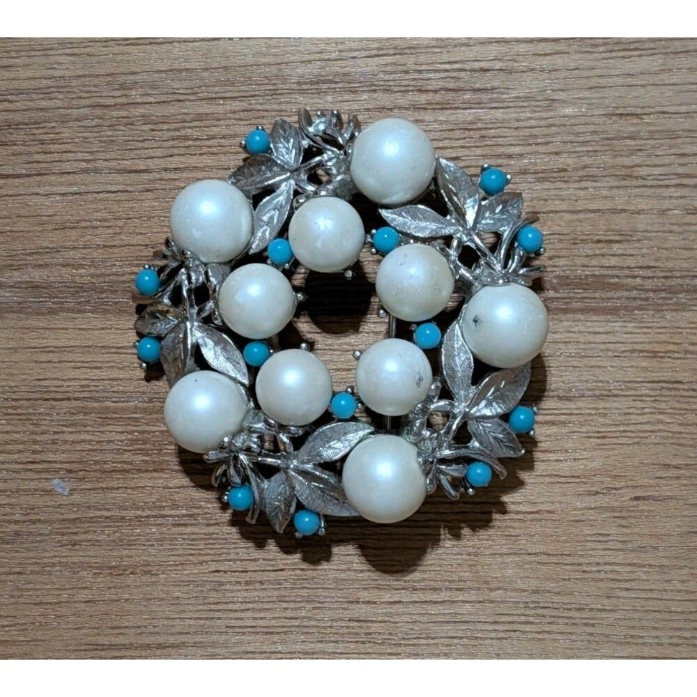 Vintage 1961 Sarah Coventry Alaskan Summer Wreath Brooch Pearl Turquoise